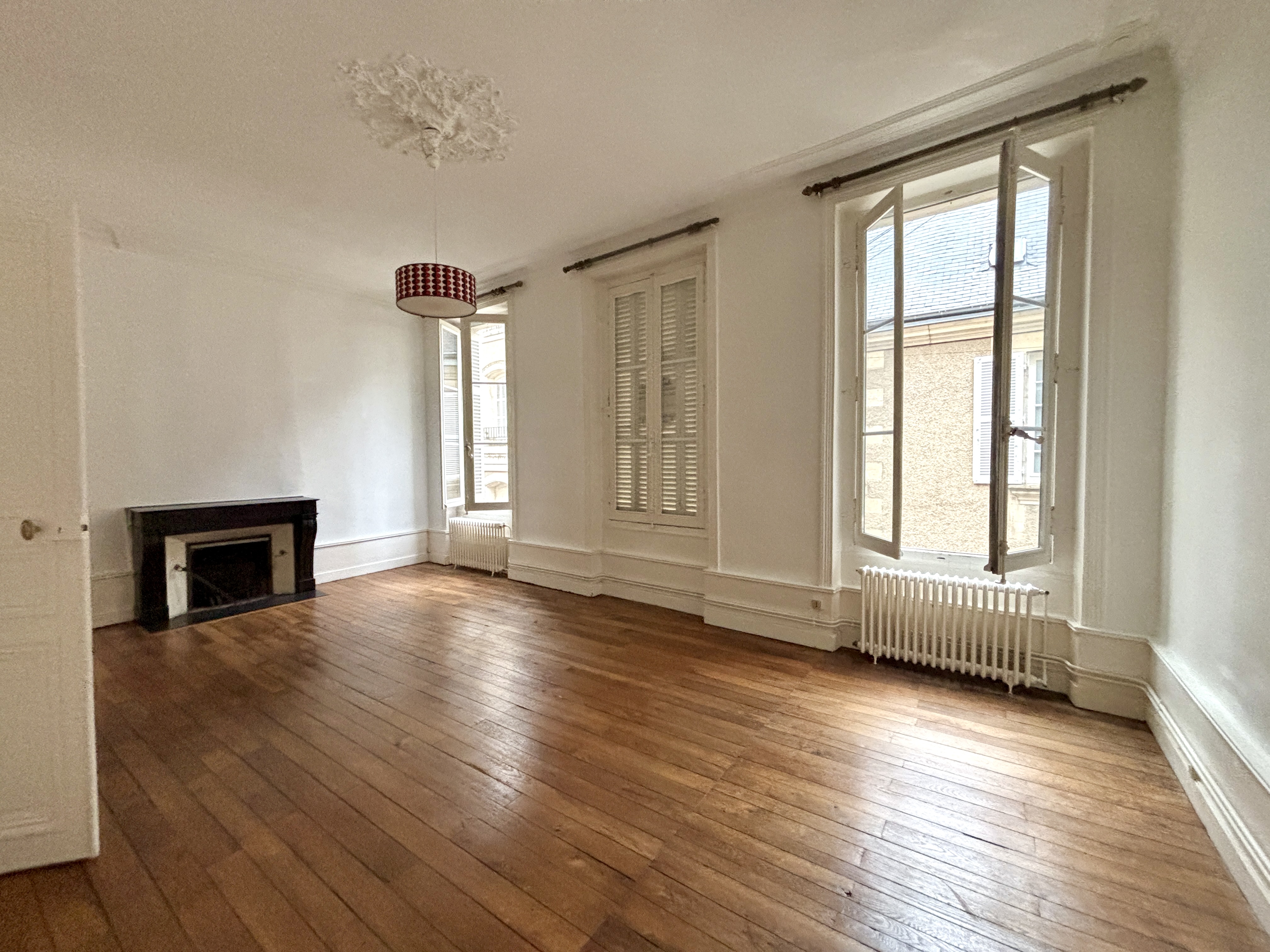 Grand T2 Hyper-centre