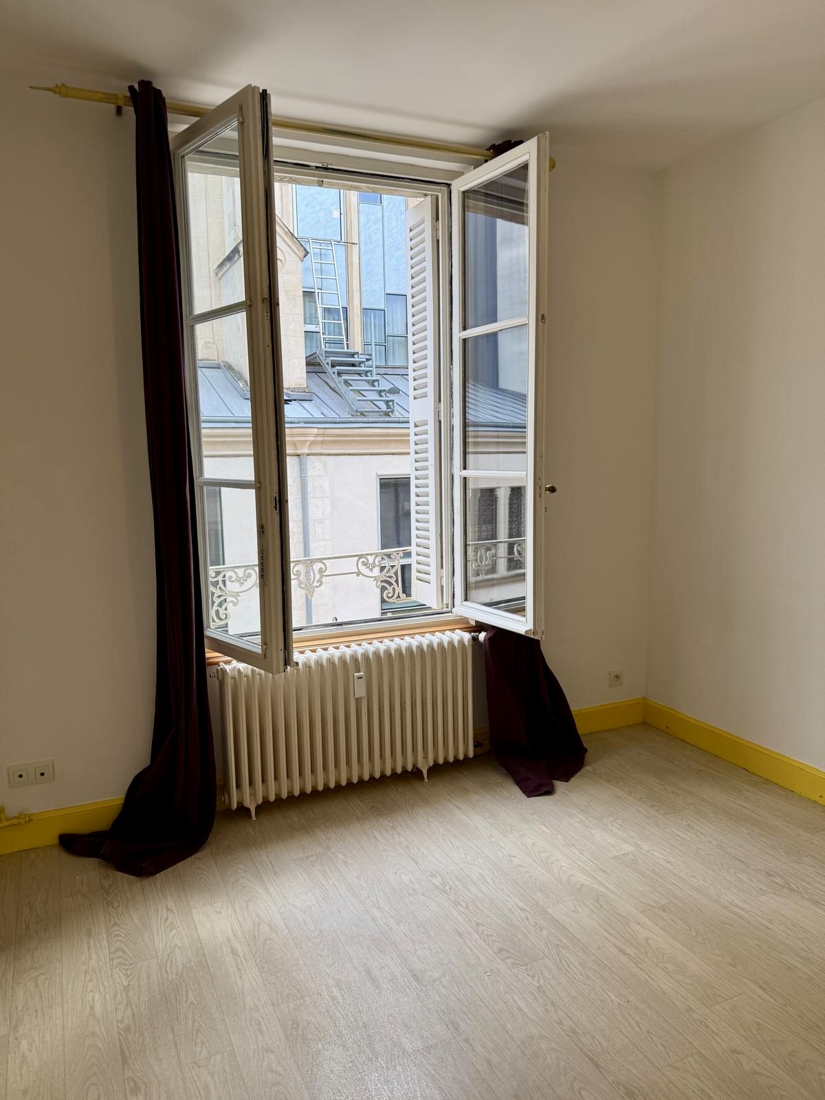 Sympathique appartement non meublé, plein centre, tout compris