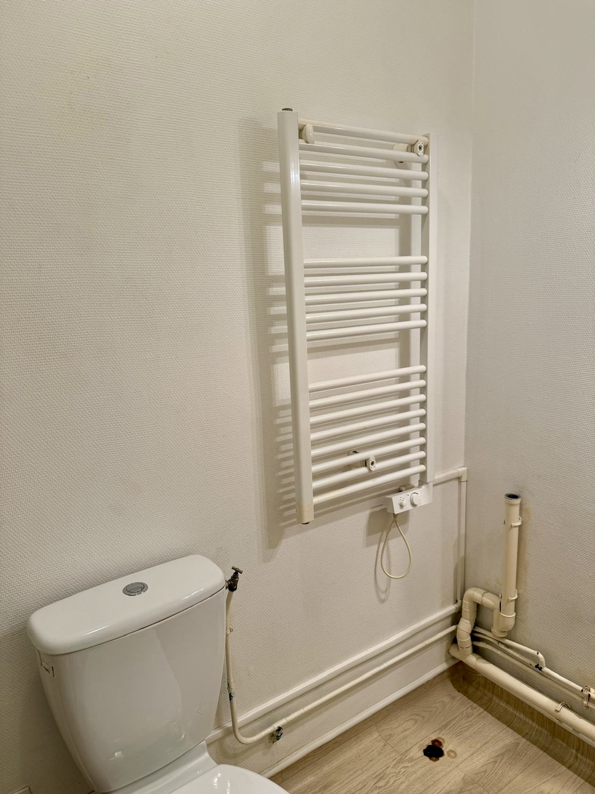 Sympathique appartement non meublé, plein centre, tout compris