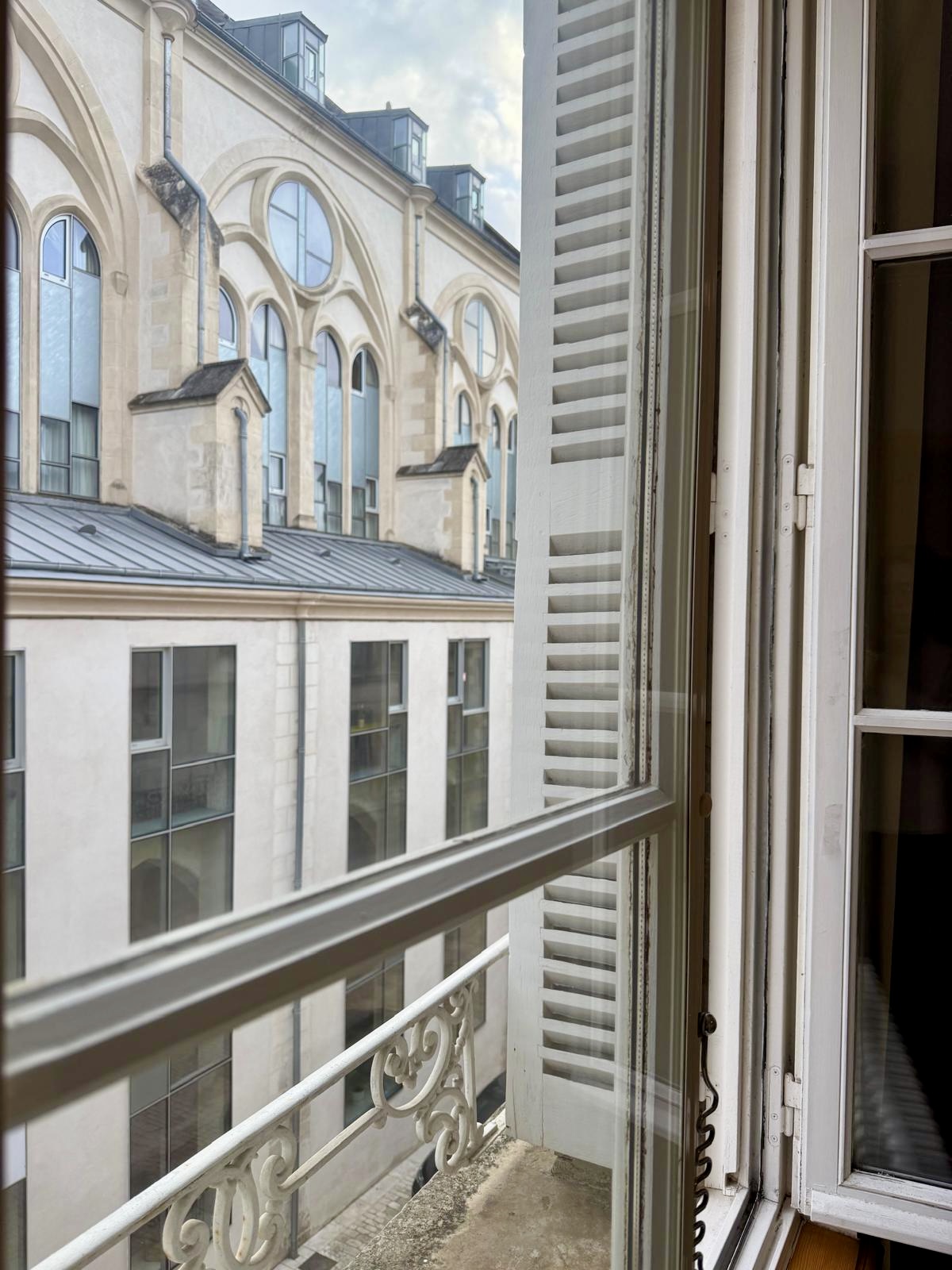 Sympathique appartement non meublé, plein centre, tout compris
