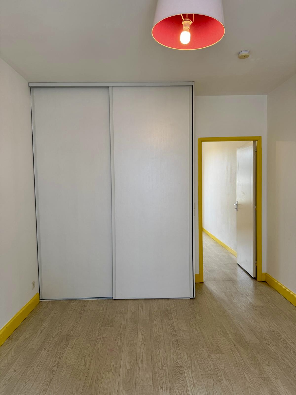 Sympathique appartement non meublé, plein centre, tout compris